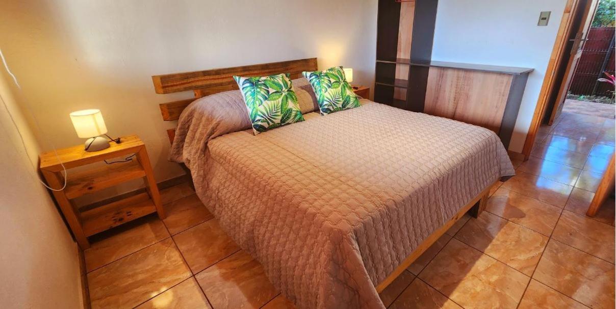Apartamentos Tupuna Lodge Ханга-Роа Экстерьер фото